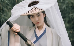 在床上男脱女人的内衣